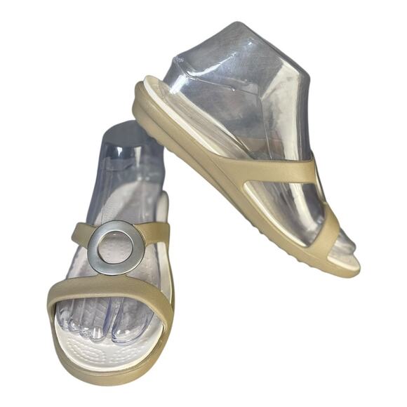 Crocs Women’s Sanrah Circle Slide Sandals In The Color Oyster/Khaki ColorWay 7 - Picture 3 of 9